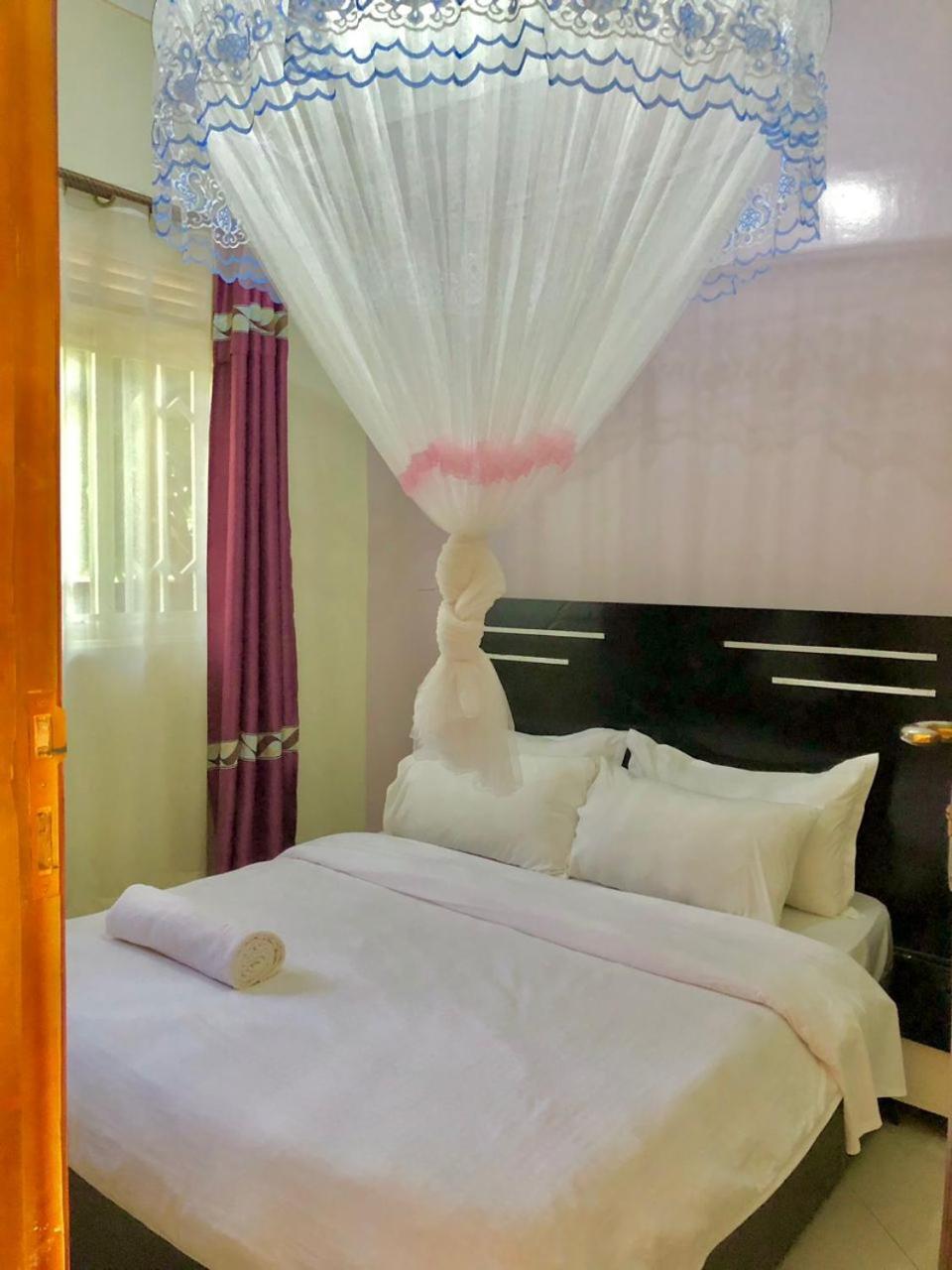 Airport Shoebill Hotel Entebbe Esterno foto