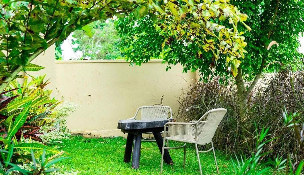 Airport Shoebill Hotel Entebbe Esterno foto